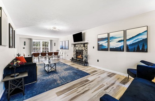 Cresco House | Enclosed Year-Round Heated IG Pool+Sauna+Hot Tub+Game Room+Theater