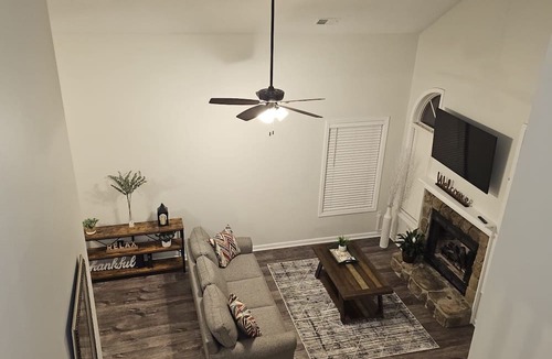 Smyrna House | Modern Smyrna Retreat Pet-Friendly Near Truist Park & Downtown Atlanta