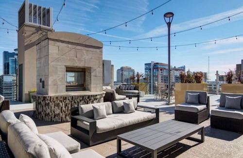 Midtown Apartment | Indulge in stylish living at our ideal location, perfect for relaxation and exploration of the city's offerings