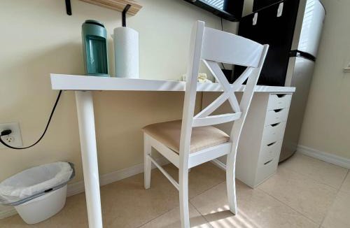 Bonita Shores Hotel | NEW Cozy Beach Retreat Studio