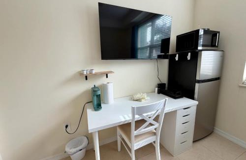 Bonita Shores Hotel | NEW Cozy Beach Retreat Studio