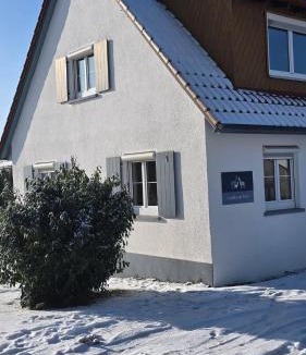 Blaufelden Apartment | Landhaus Paco Ferienhaus für 12 Personen mit Alpakas, Sauna & Kamin