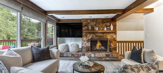 6Br Chalet I Ski Out I Private HotTub in Panorama