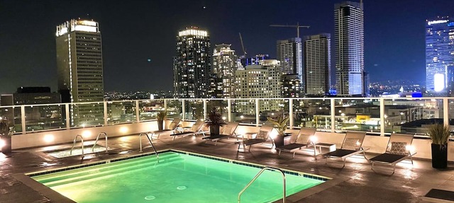 Iconic Heart of DTLA Loft with Rooftop Pool/Jacuzzi/Skyline in Los Angeles