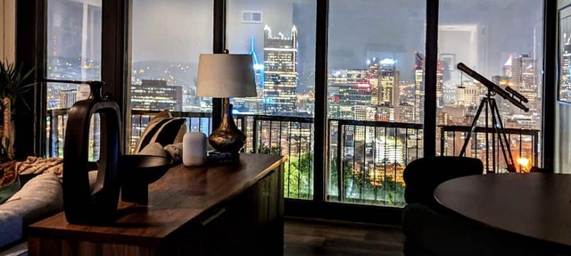 ★ HostWise Stays ★ Grandview Ave Luxe - Sweeping City Views & More! in Pittsburgh