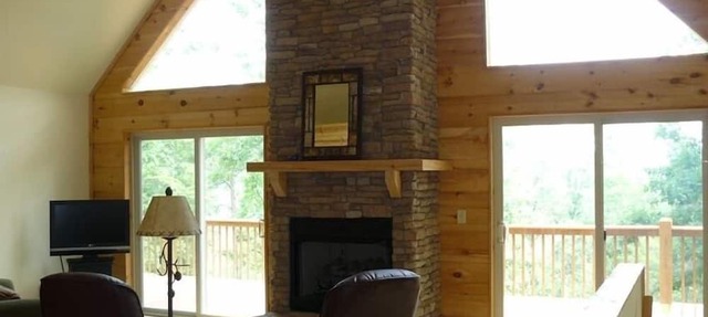 Newer Cabin with Mountain Views, Near Lakes, Golf in Young Harris