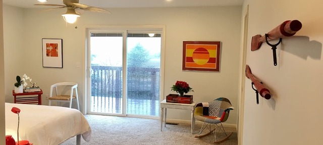 ALLEGAN ORCHARDS Sleeps25,Pool,HotTub,3Acres, Fireplce,FirePit,PoolTable,PingPng in Fennville