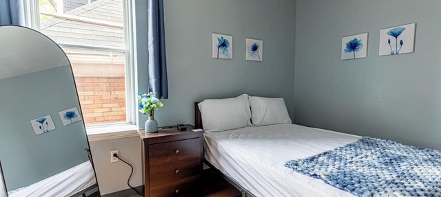 Spacious Modern 7BR Retreat ~ 3 Story Gem in Pittsburgh in Pittsburgh