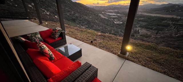 Breathtaking retreat in the wine country on the ranch with goats you can pet! in Escondido