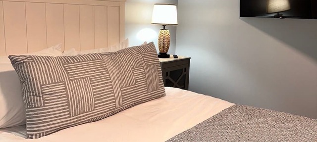 POOL AND PICKLEBALL! Perfectly located 1st floor condo, close to everything in Southport