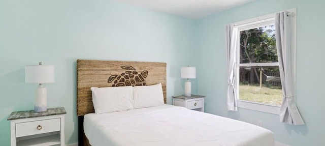 Bonita Bungalow 3 - Pet-friendly Paradise, Close to Barefoot Beach in Bonita Springs