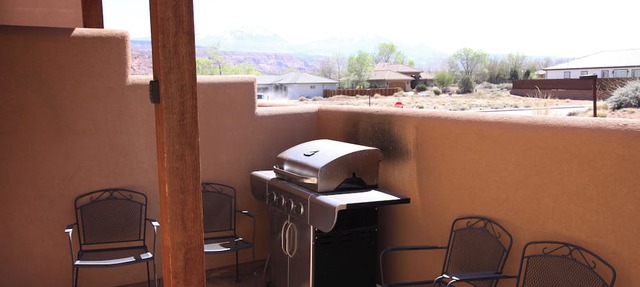 6A4 Views from Patio, Two Car Garage, Community Pool & Hot Tub in Moab