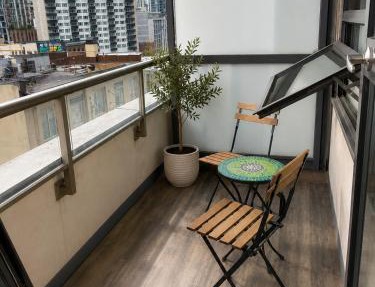 Downtown Vancouver I Free Parking & free bikes I Sleeps 4 in Vancouver