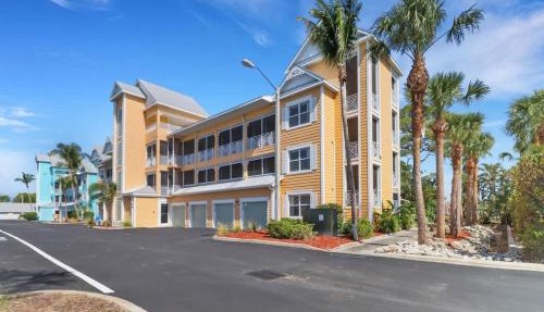 Beach Retreat - Queen Studio near Naples in Bonita Springs