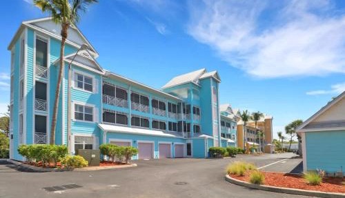 NEW Condo near beach Ideal for Remote Work in Bonita Springs